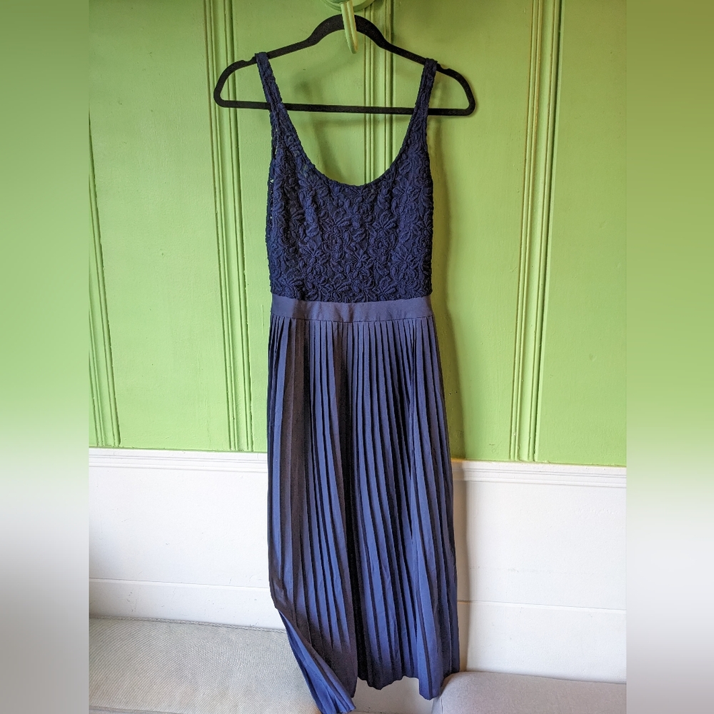 Motel Millie Midi blue dress with pleated skirt